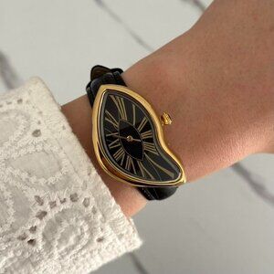 SKU:0136 vintage vibe retro gold black watch black leather strap + in a gift bag